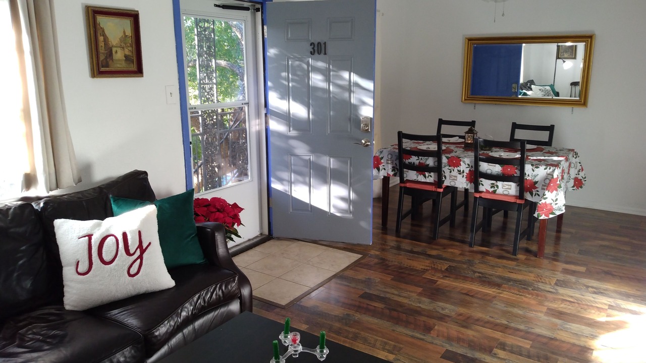 Photo of Livingroom in Oak Park - Northwood