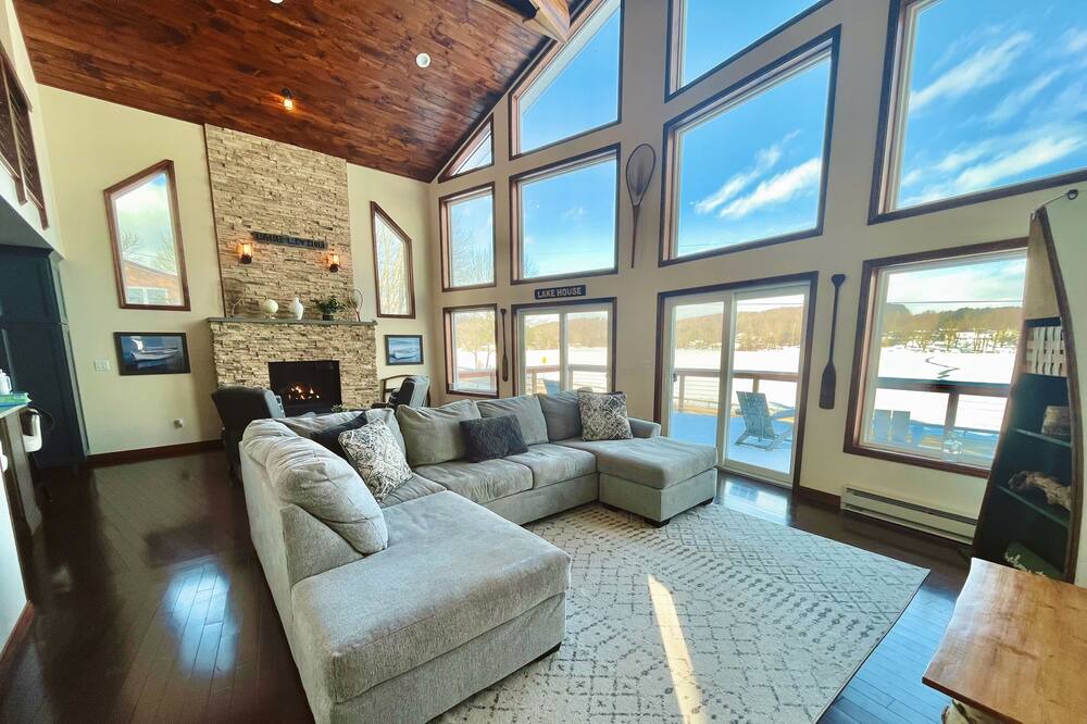 Photo of Livingroom in Hamilton