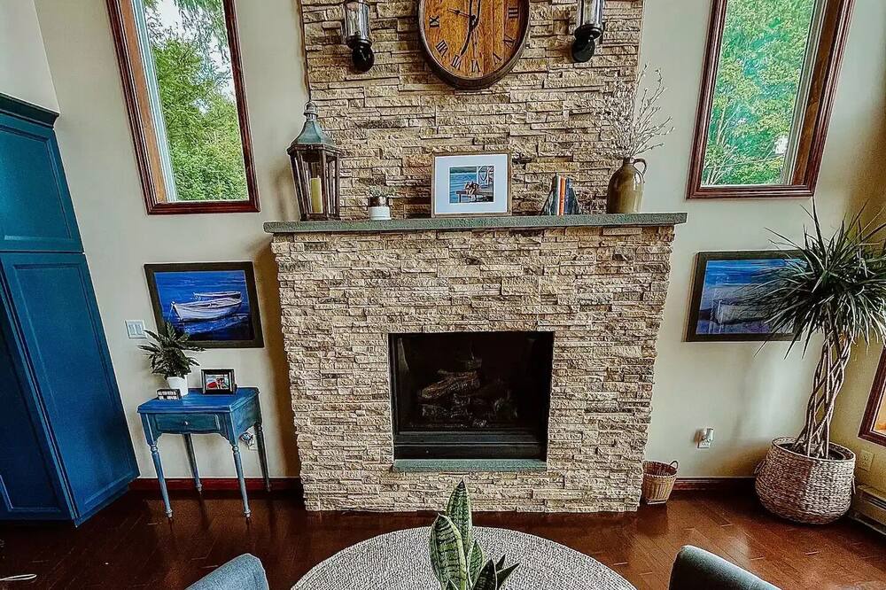 Photo of Livingroom in Hamilton