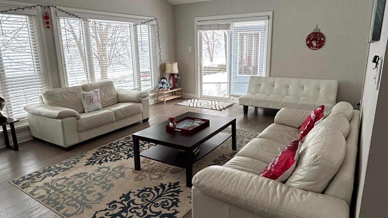 Photo of Livingroom in Laurentian Valley
