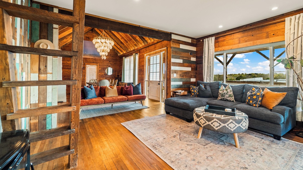 Photo of Livingroom in Travis County