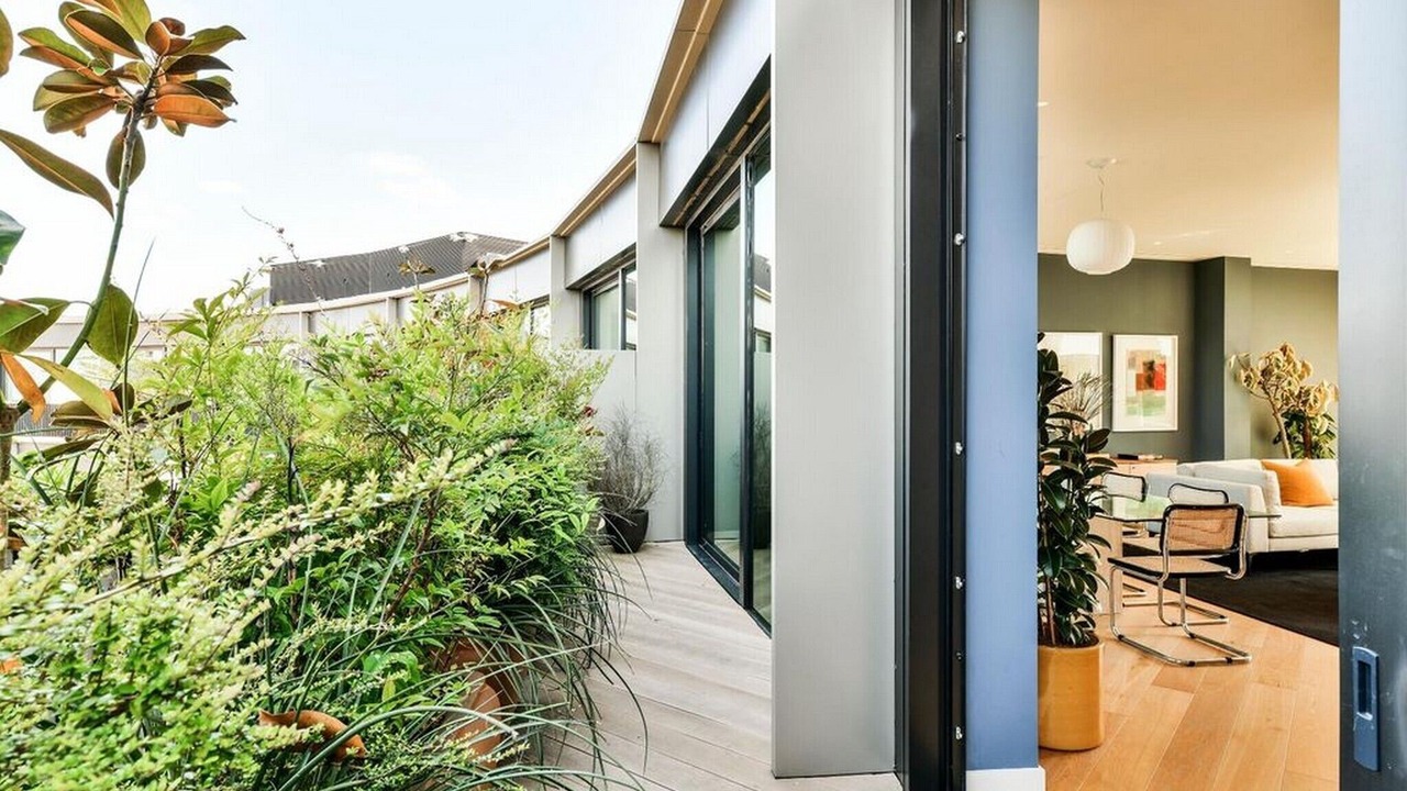 Photo of Outdoor in White City