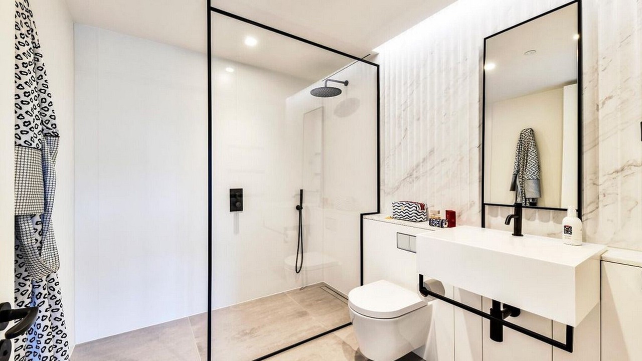 Photo of Others in White City