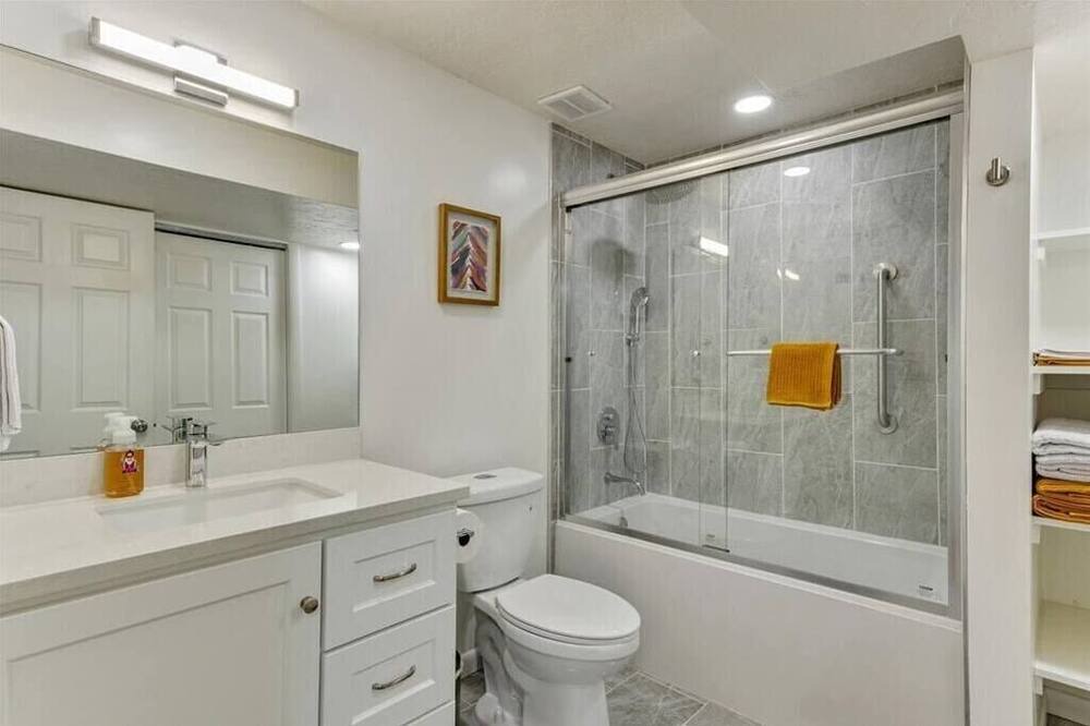 Photo of Bathroom in Sandy