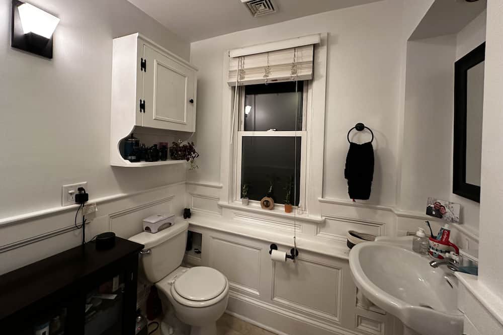 Photo of Bathroom in Audubon