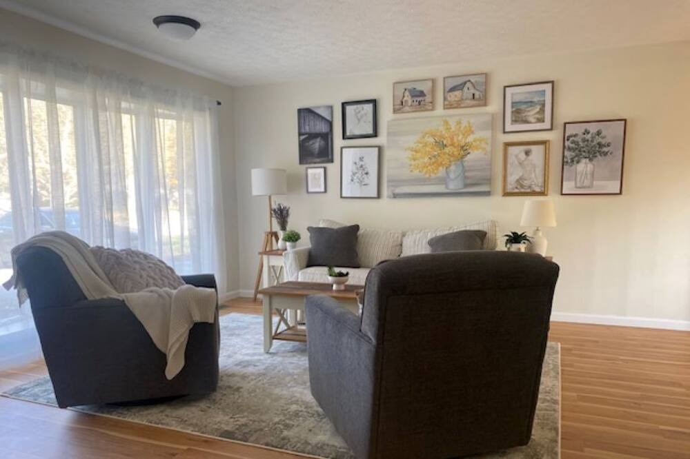 Photo of Livingroom in Lafayette