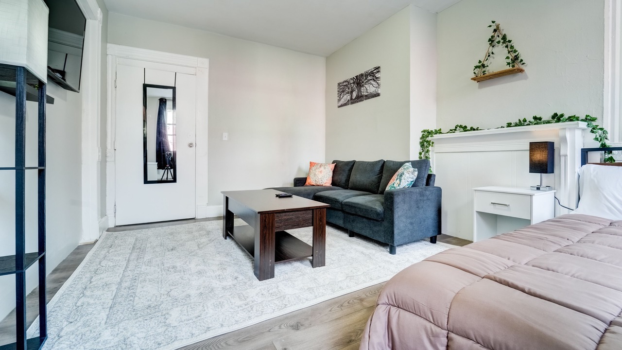 Photo of Livingroom in Downtown