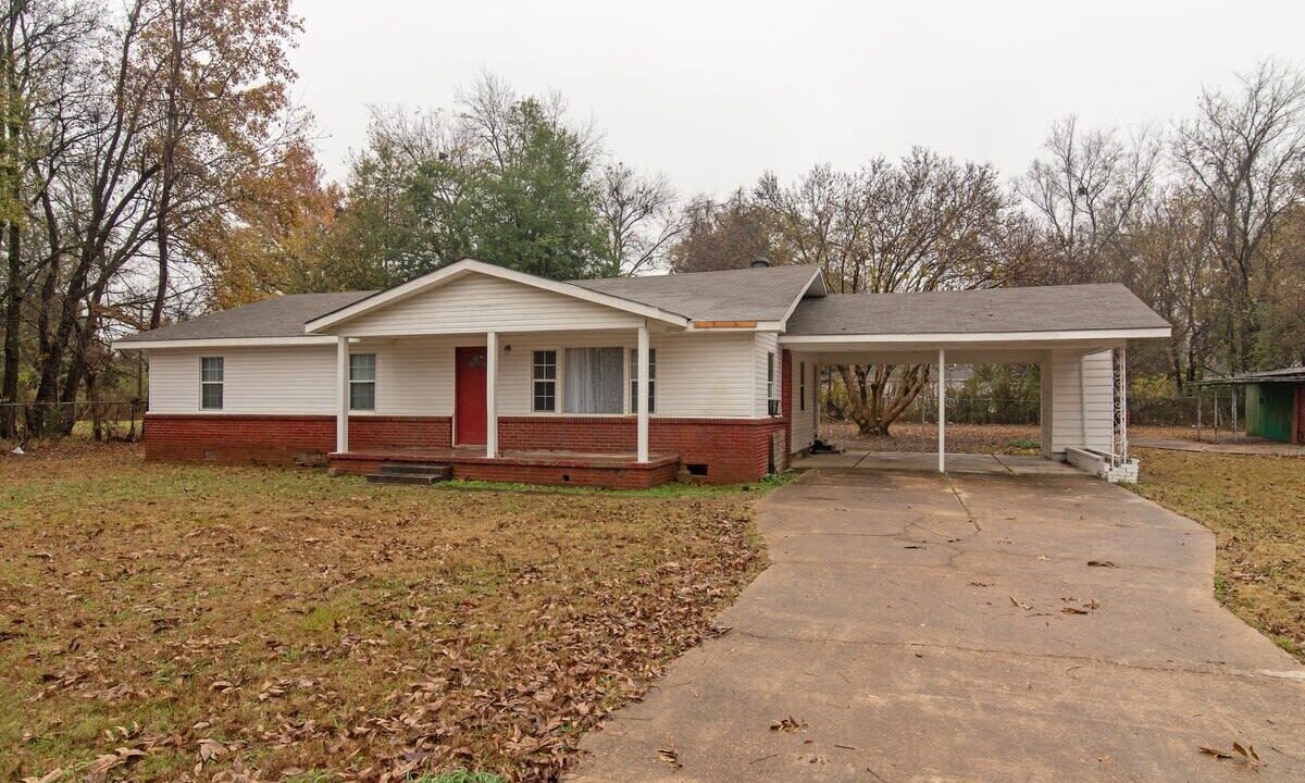 Photo of Outdoor in Poplar Grove