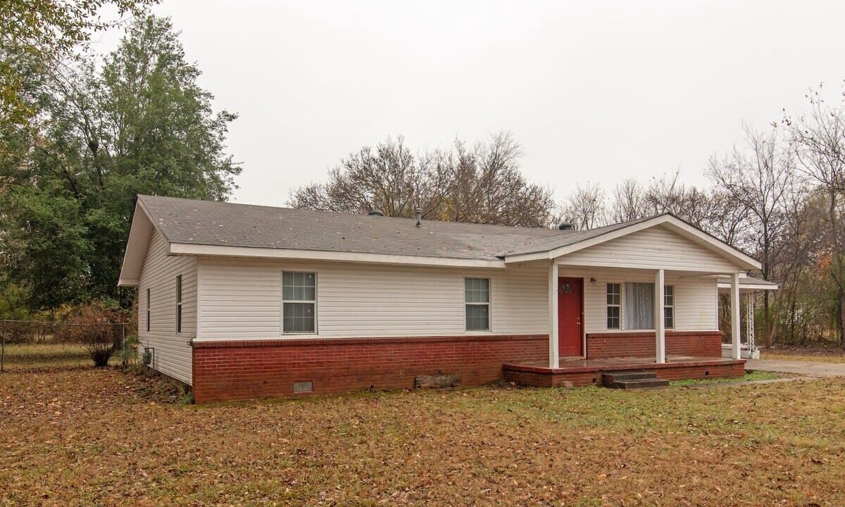 Photo of Outdoor in Poplar Grove