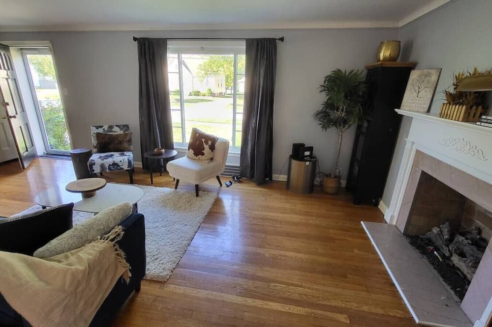 Photo of Others in Lyndhurst