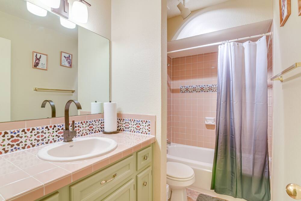 Photo of Bathroom in Damon