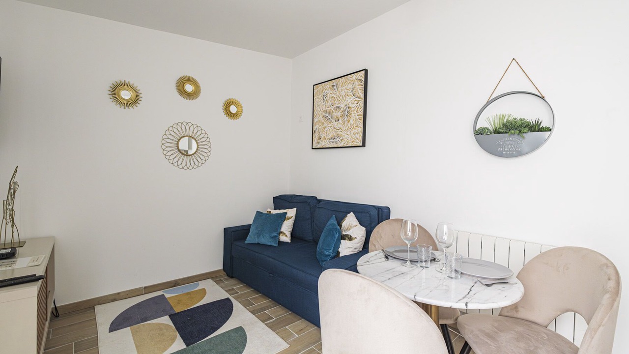 Photo of Livingroom in Courlancy