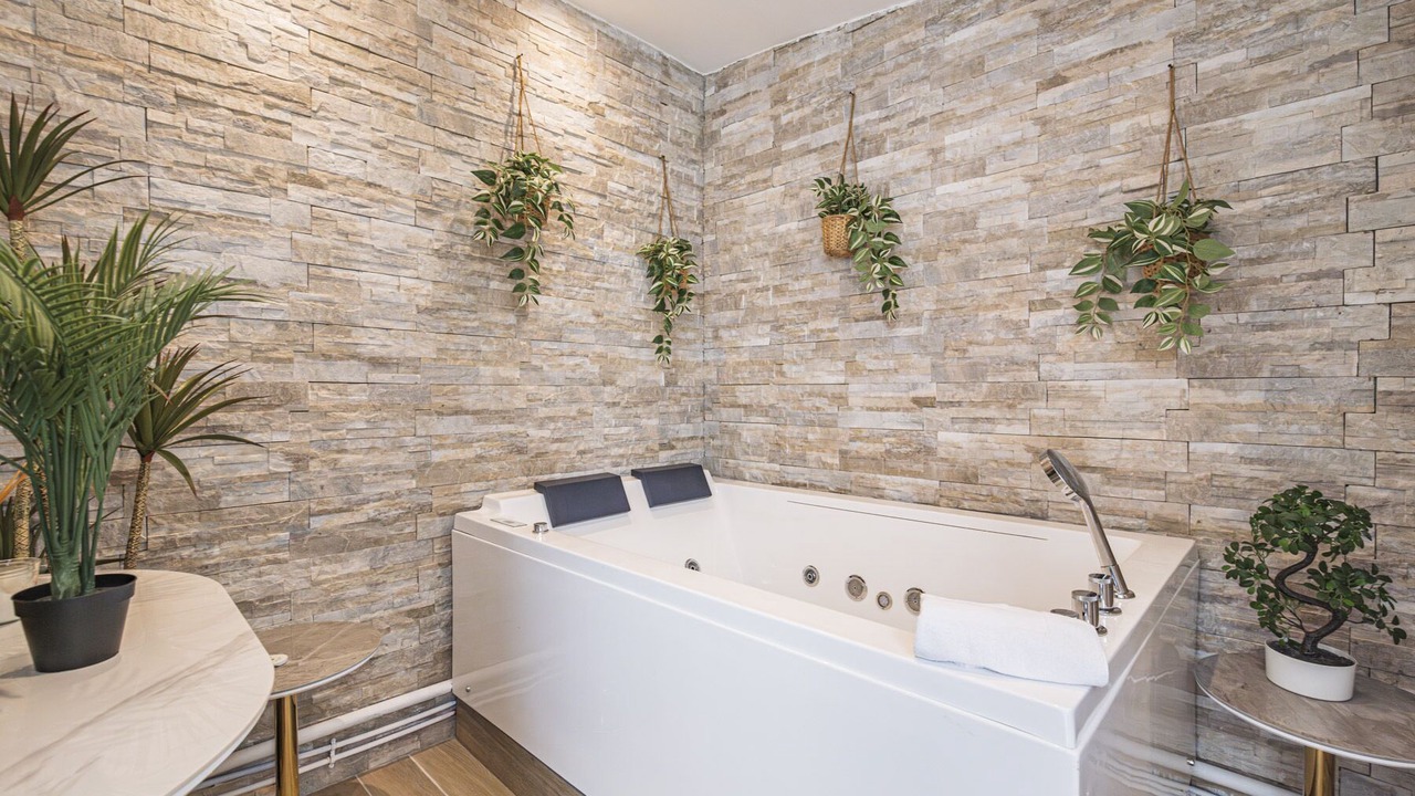 Photo of Others in Courlancy