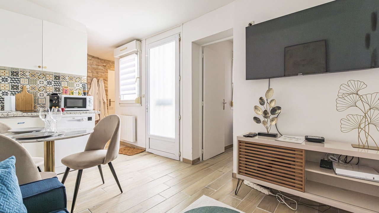 Photo of Others in Courlancy