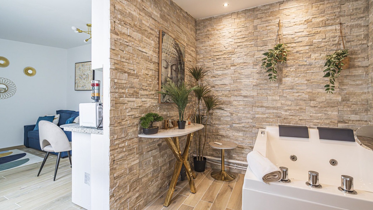 Photo of Others in Courlancy