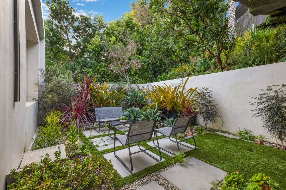 Photo of Outdoor in Hollywood Heights