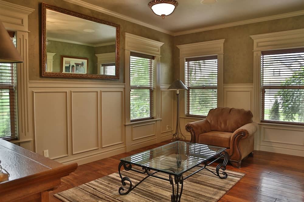 Photo of Livingroom in Ada County