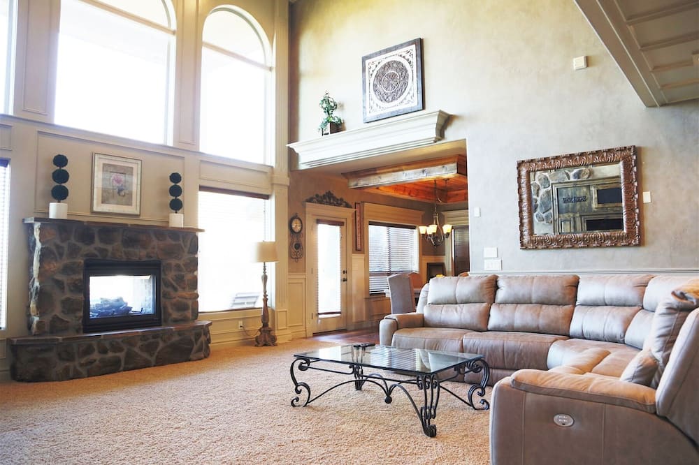 Photo of Bedroom in Ada County