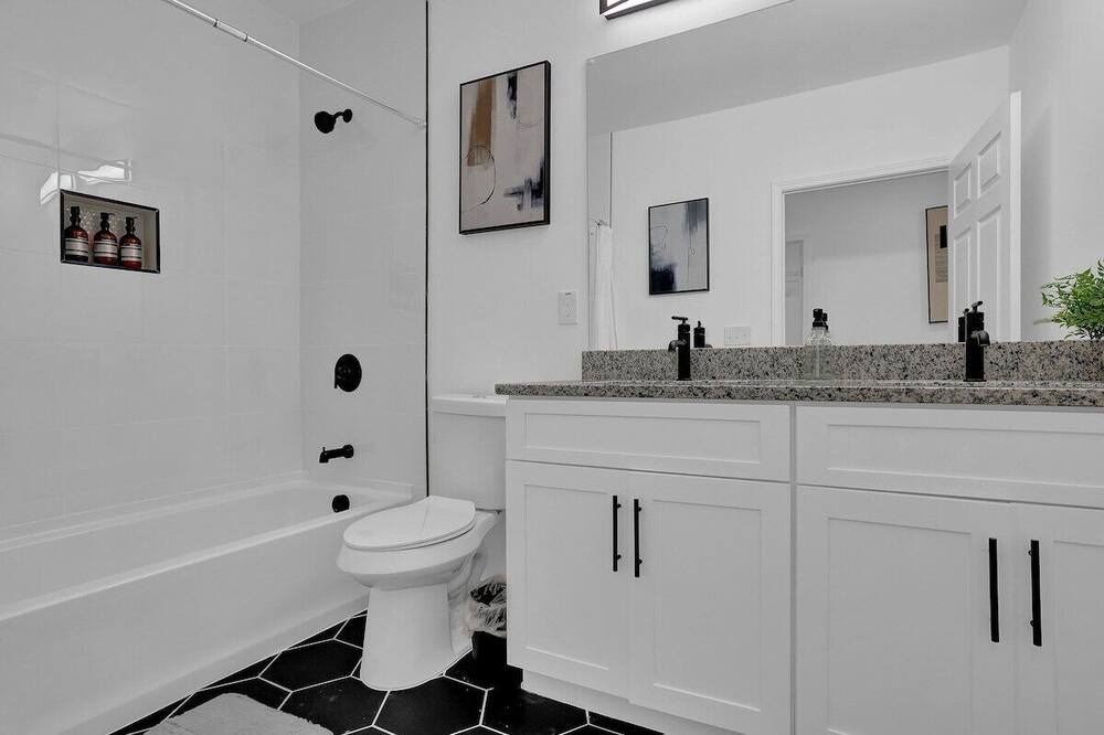 Photo of Bathroom in Collier Heights