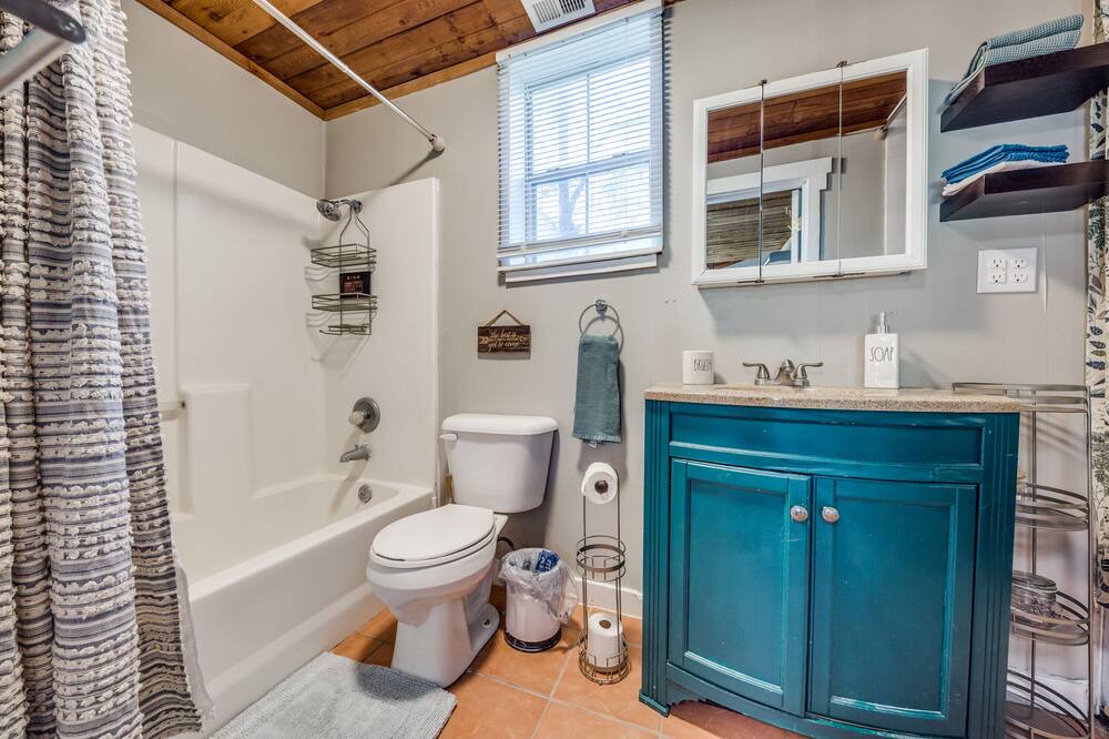 Photo of Bathroom in Vance Jackson