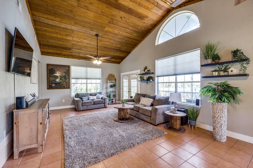 Photo of Livingroom in Vance Jackson