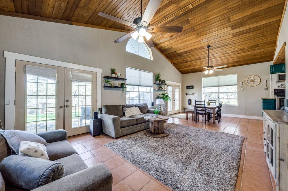Photo of Livingroom in Vance Jackson