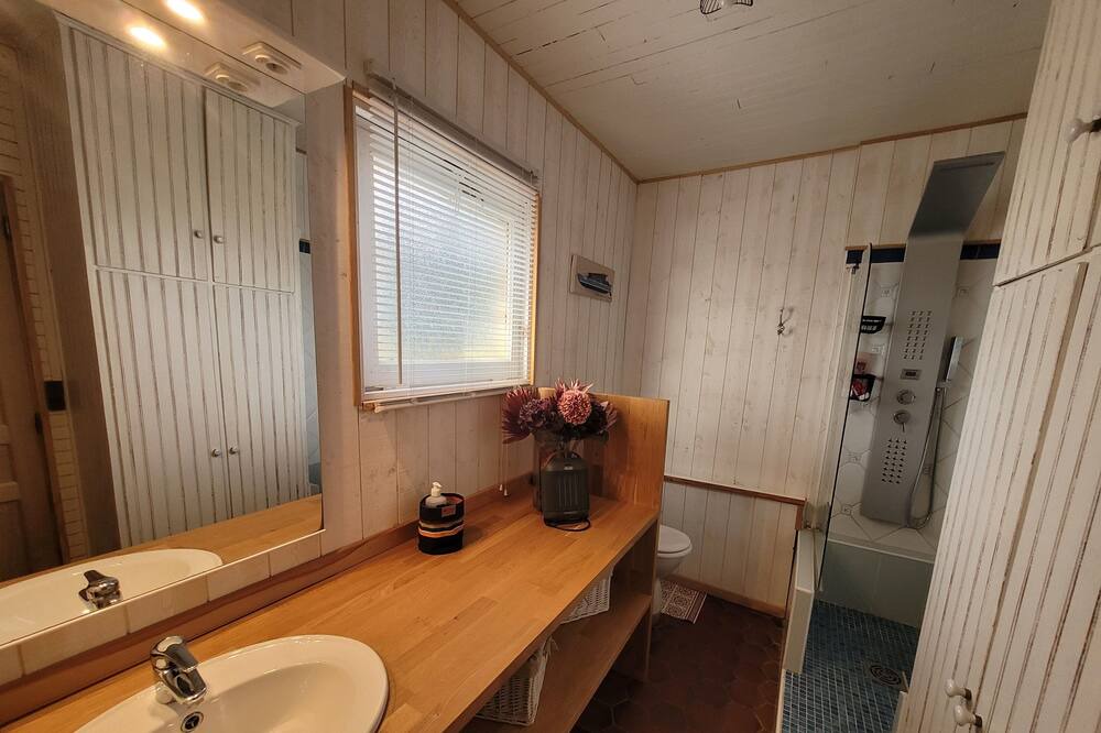 Photo of Bathroom in Sainte-Eulalie-en-Born