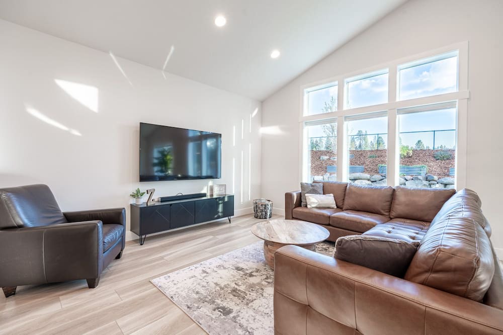 Photo of Livingroom in Latah Valley