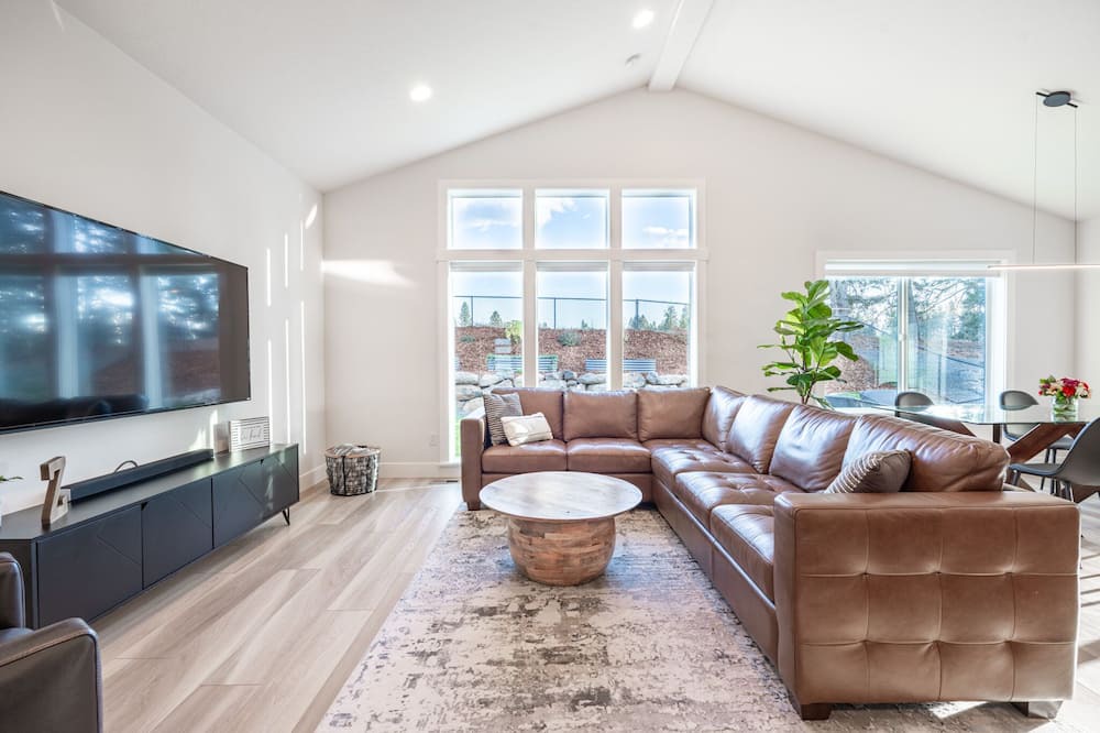 Photo of Livingroom in Latah Valley