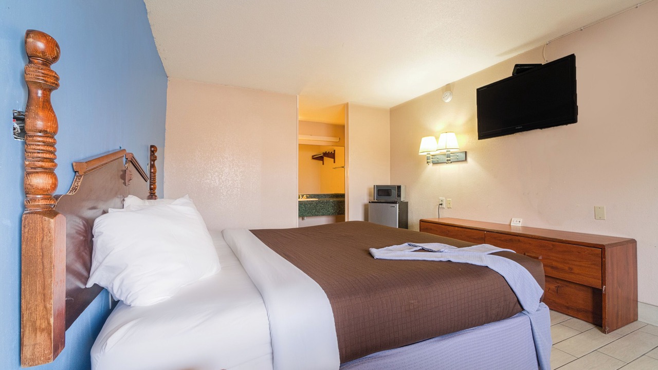 Photo of Bedroom in Three Rivers