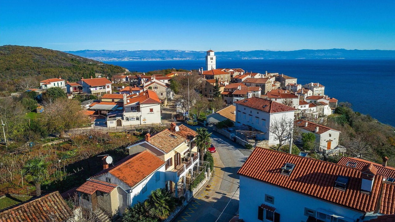 Photo of Outdoor in Brsec