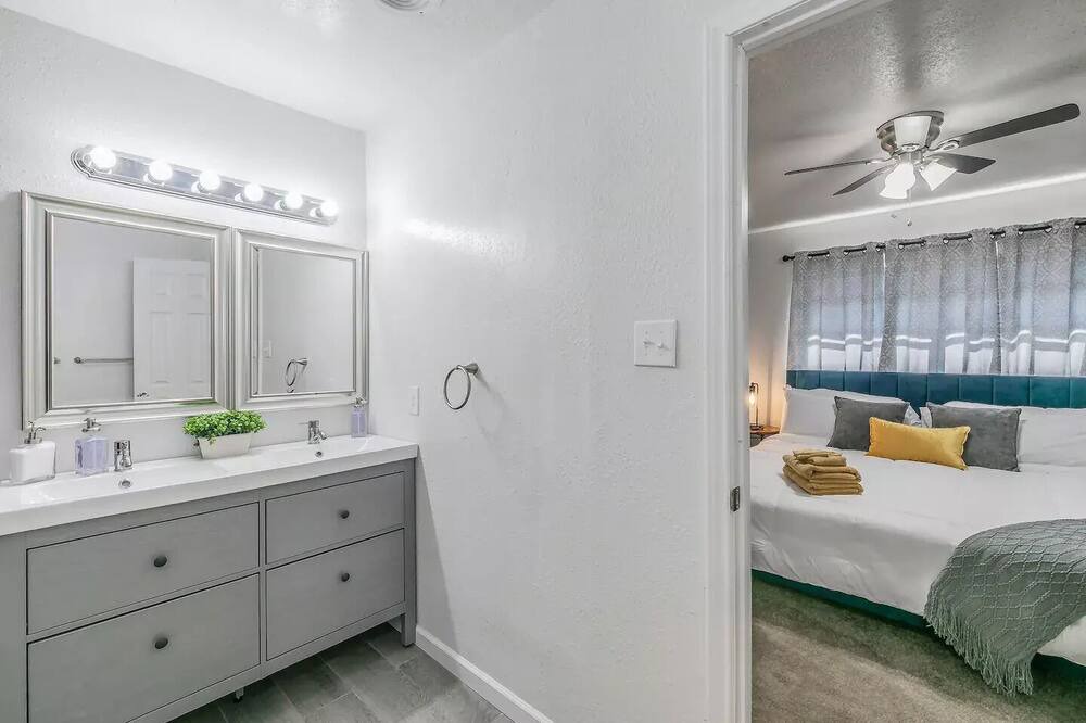 Photo of Bathroom in Haltom City