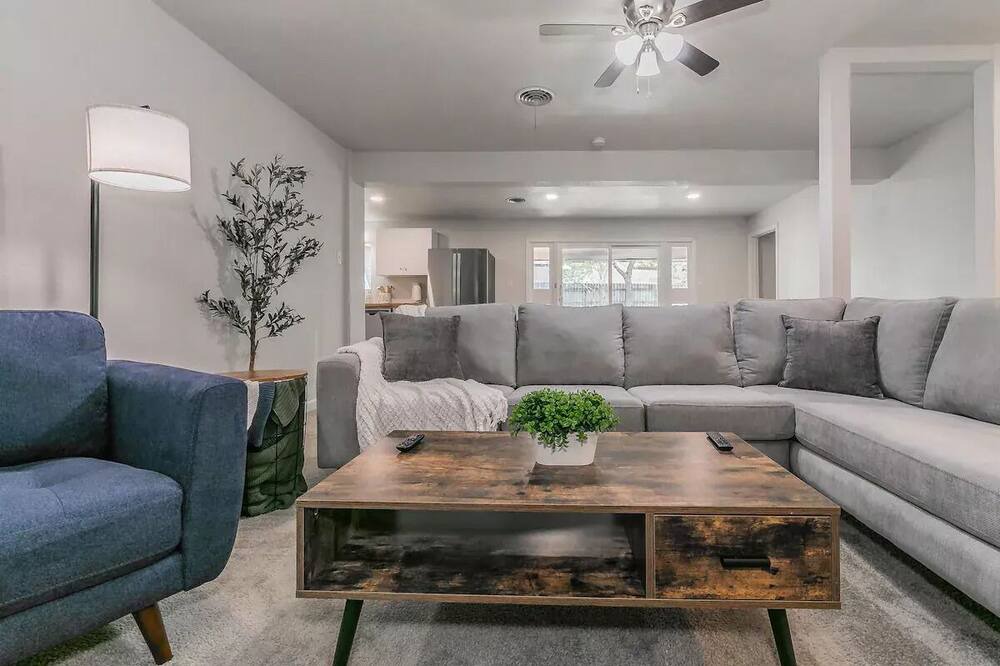Photo of Livingroom in Haltom City