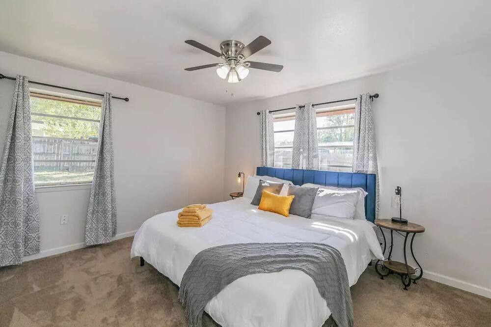 Photo of Bedroom in Haltom City