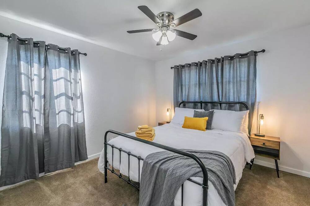Photo of Bedroom in Haltom City