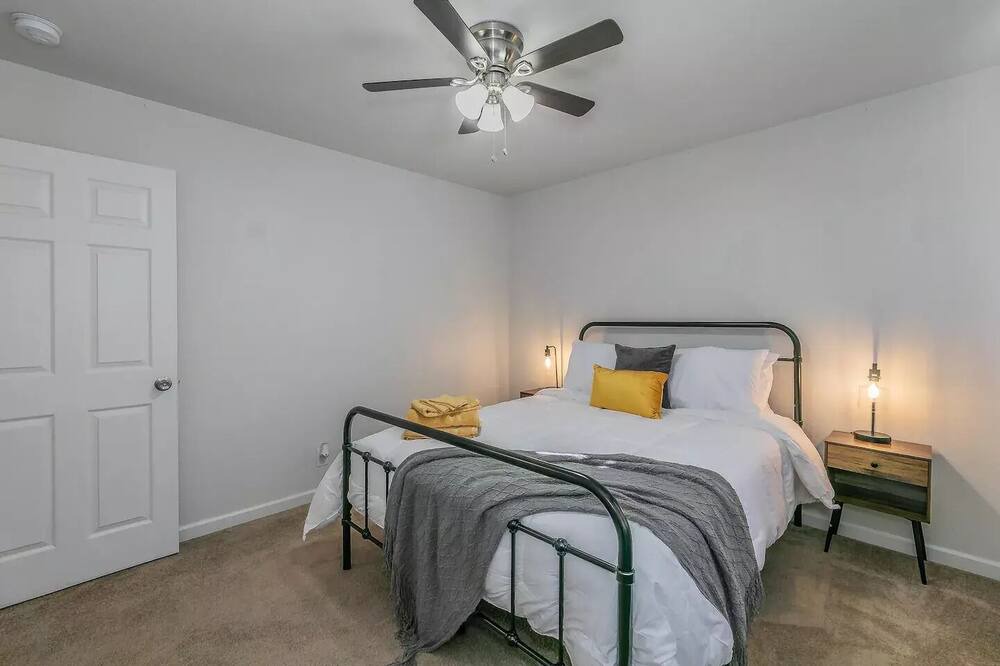 Photo of Bedroom in Haltom City