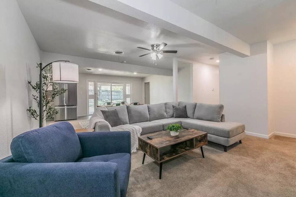 Photo of Livingroom in Haltom City