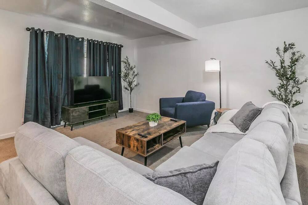 Photo of Livingroom in Haltom City