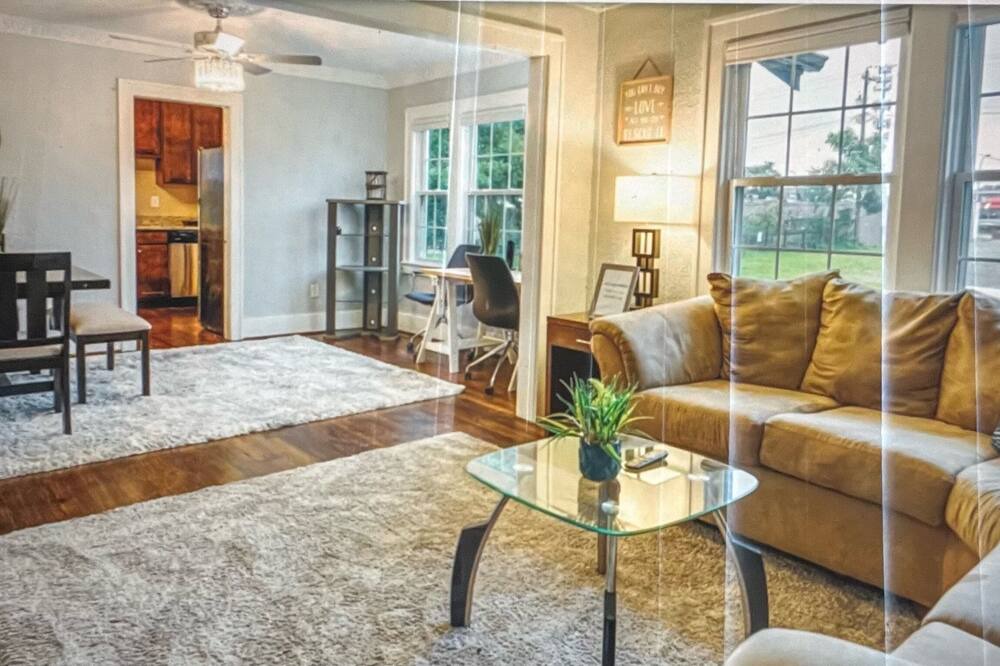 Photo of Livingroom in Royal Oak