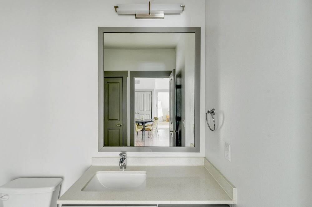 Photo of Bathroom in Govalle