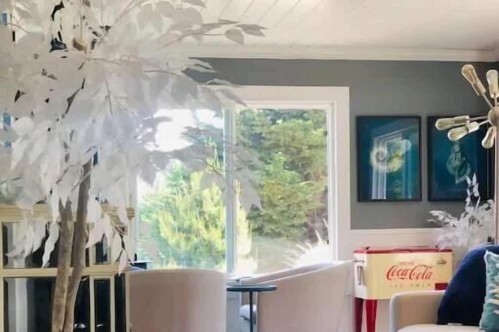 Photo of Livingroom in Port Hadlock