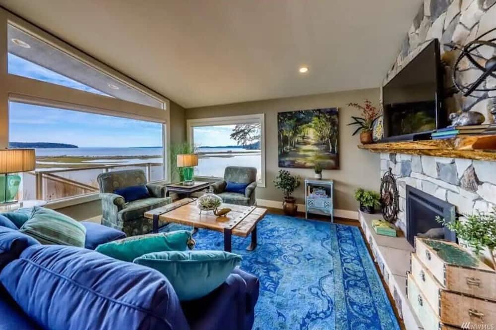 Photo of Livingroom in Port Hadlock