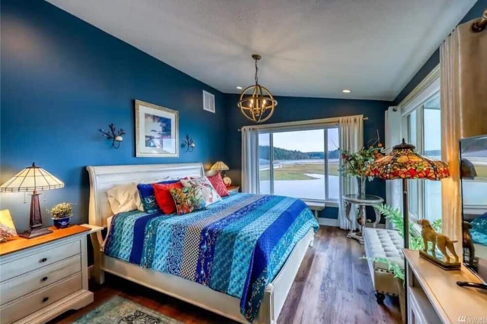 Photo of Bedroom in Port Hadlock