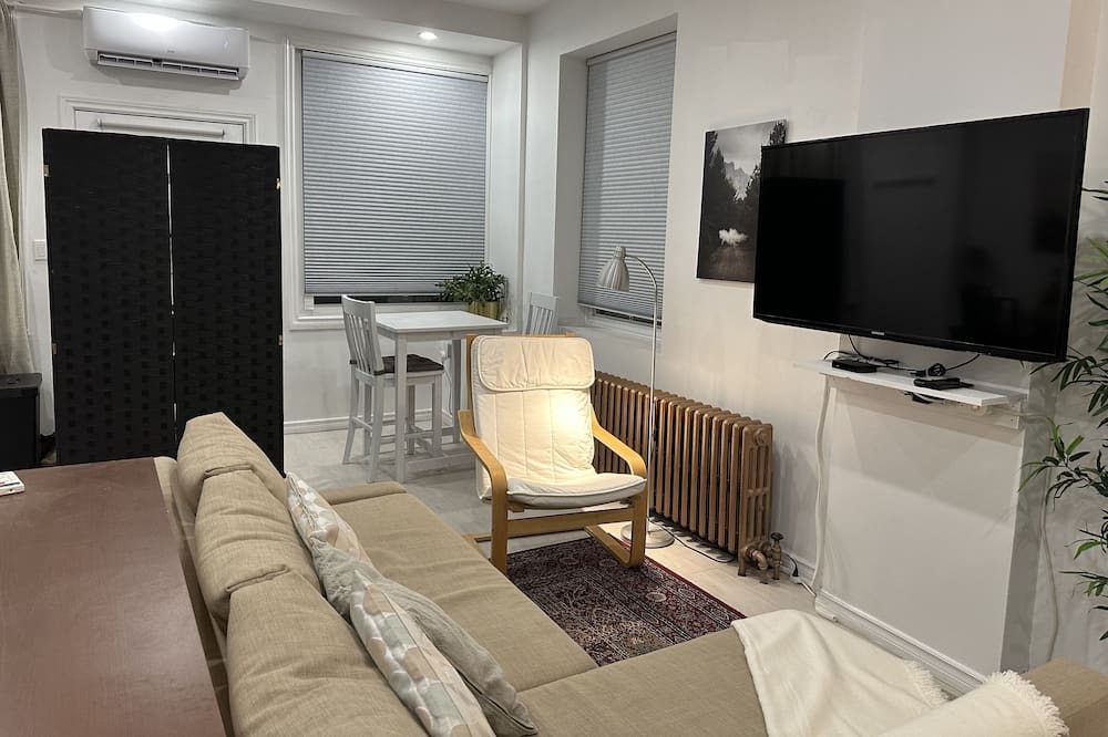Photo of Livingroom in New Toronto