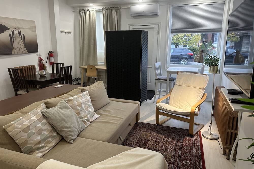 Photo of Livingroom in New Toronto