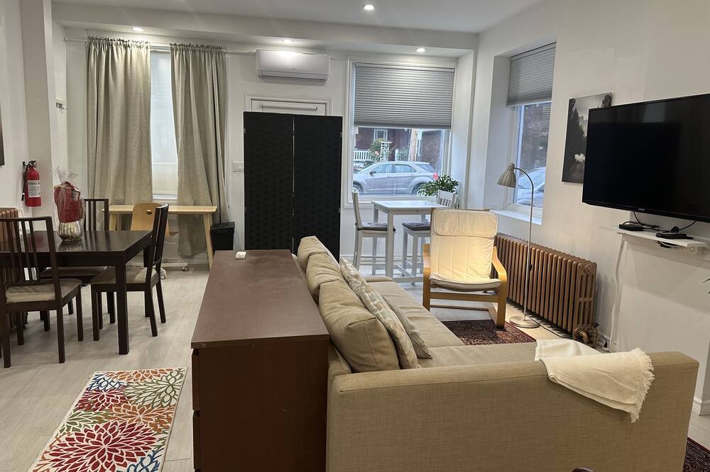 Photo of Livingroom in New Toronto