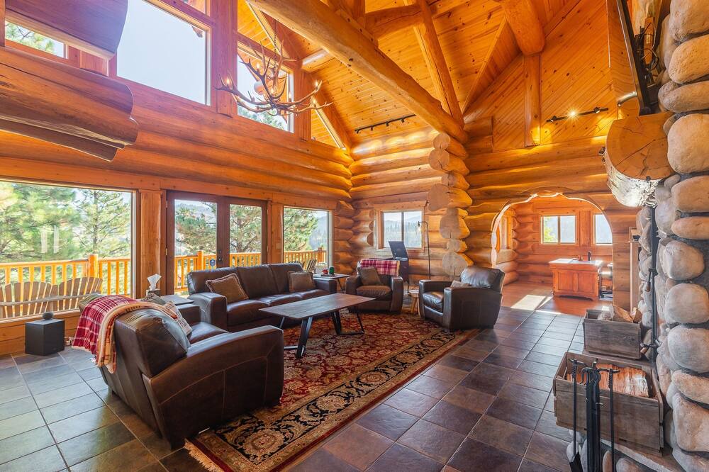 Photo of Livingroom in Garden Valley