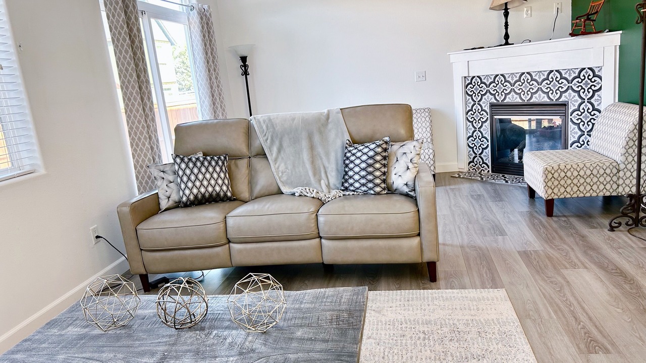 Photo of Livingroom in Mountain View District