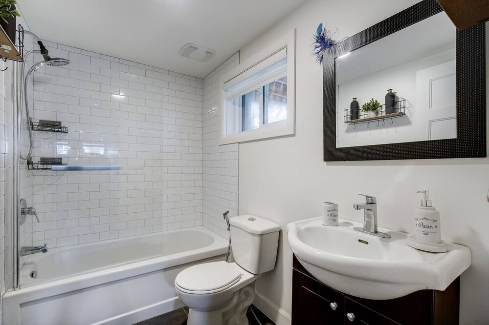 Photo of Bathroom in Longueuil