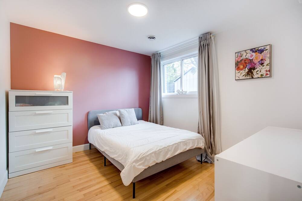 Photo of Bedroom in Longueuil